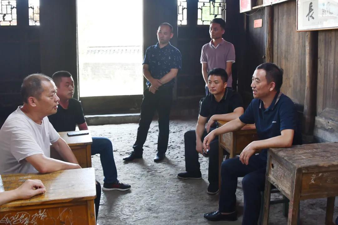 陈历贤督查指导坪上镇防溺水工作并参加“星期一夜校”(图1)
