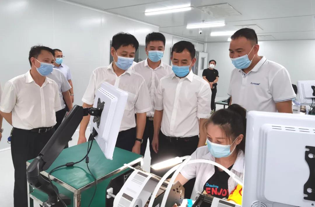 严华到新邵县调研：加快推进产业高质量发展 切实筑牢疫情防控坚固防线(图2)