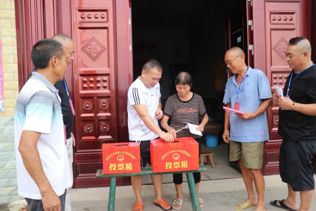 新邵县举行县乡两级人大代表换届选举投票(图6)
