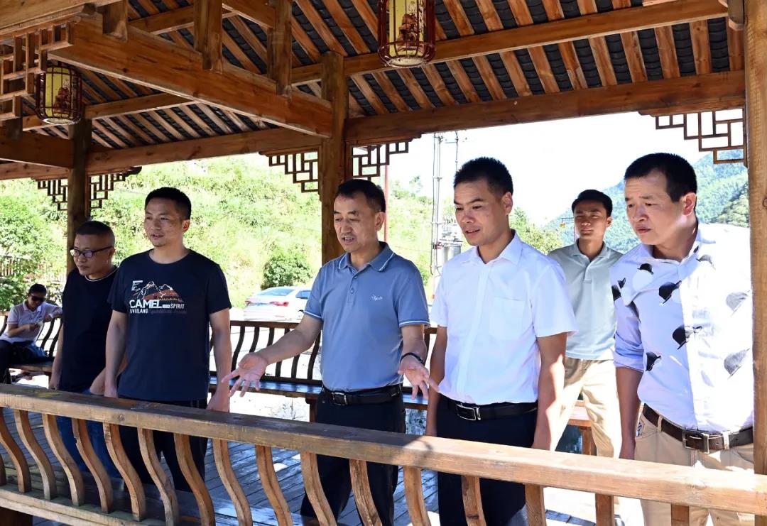 陈历贤到坪上镇走访慰问结对帮扶脱贫户(图2)