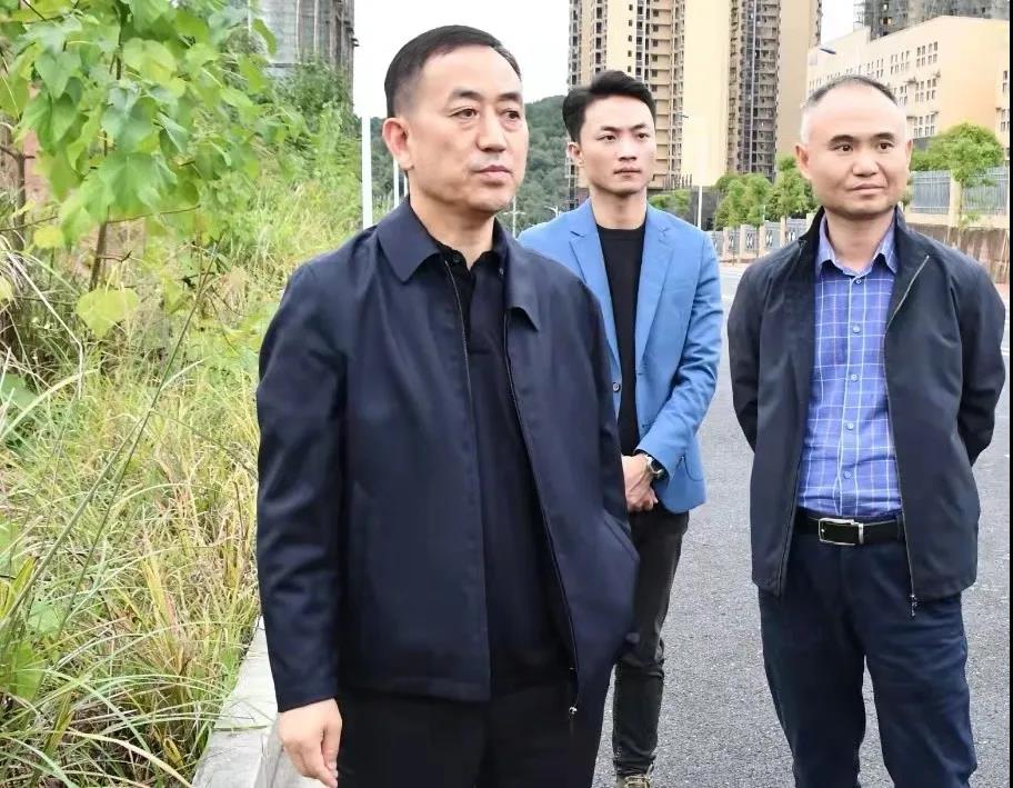 陈历贤调研新邵县城区基础设施和综合秩序整治(图1)