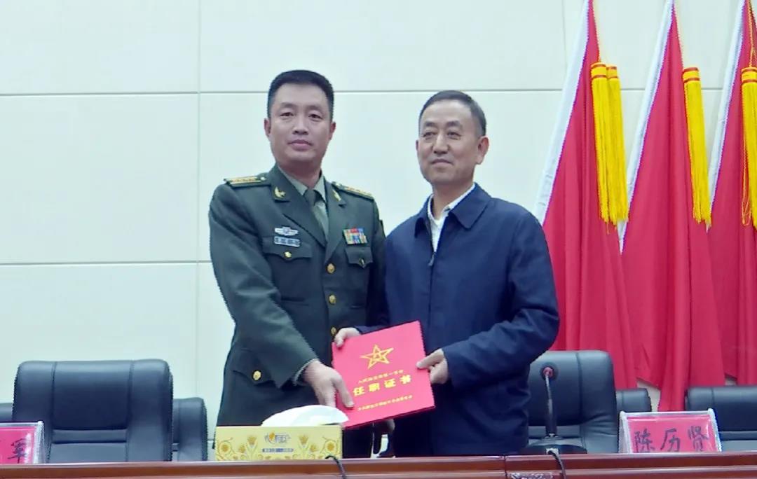 陈历贤就任新邵县人武部党委第一书记(图2)