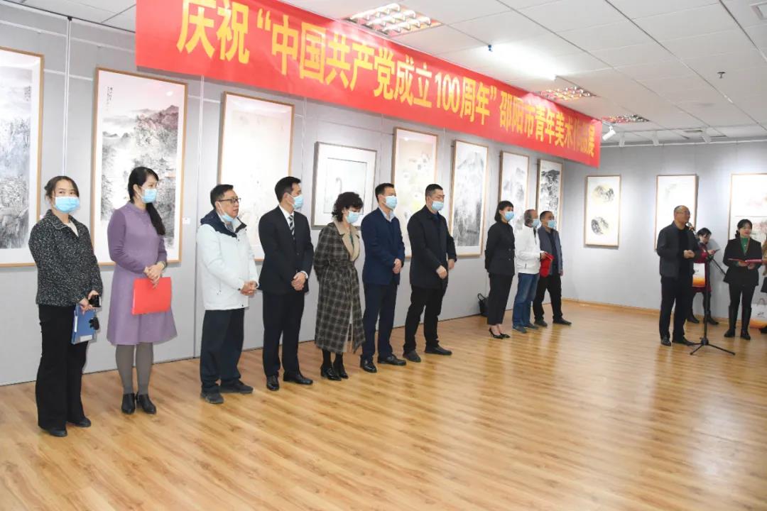 庆祝建党百年，邵阳市青年美术作品展在新邵开展(图1)