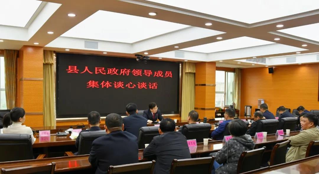 新一届新邵县政府领导班子正式就任，贺朝晖开展集体谈心谈话(图1)