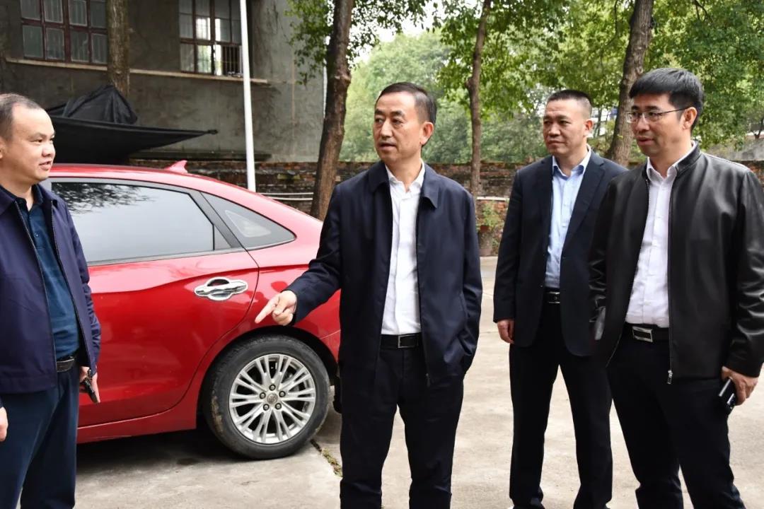 陈历贤督导教育和学校建设工作(图1)