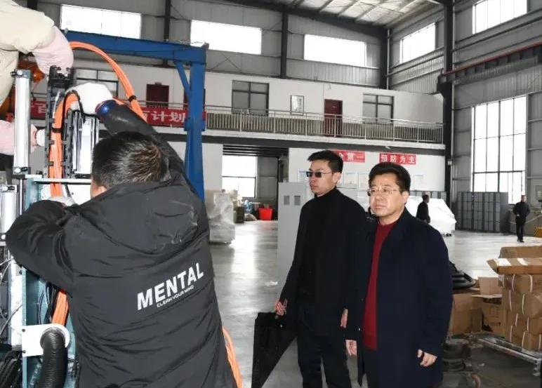 贺朝晖现场调度低温雨雪冰冻灾害天气防范应对工作(图3)