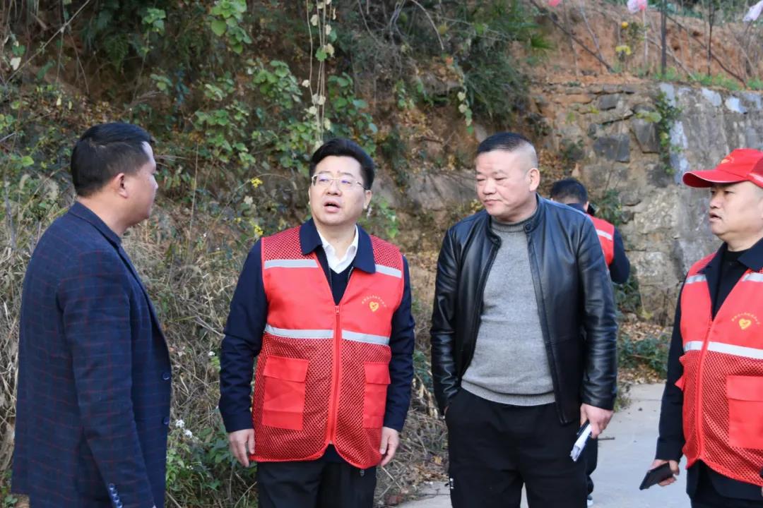 贺朝晖督导“星期五大扫除”活动(图2)