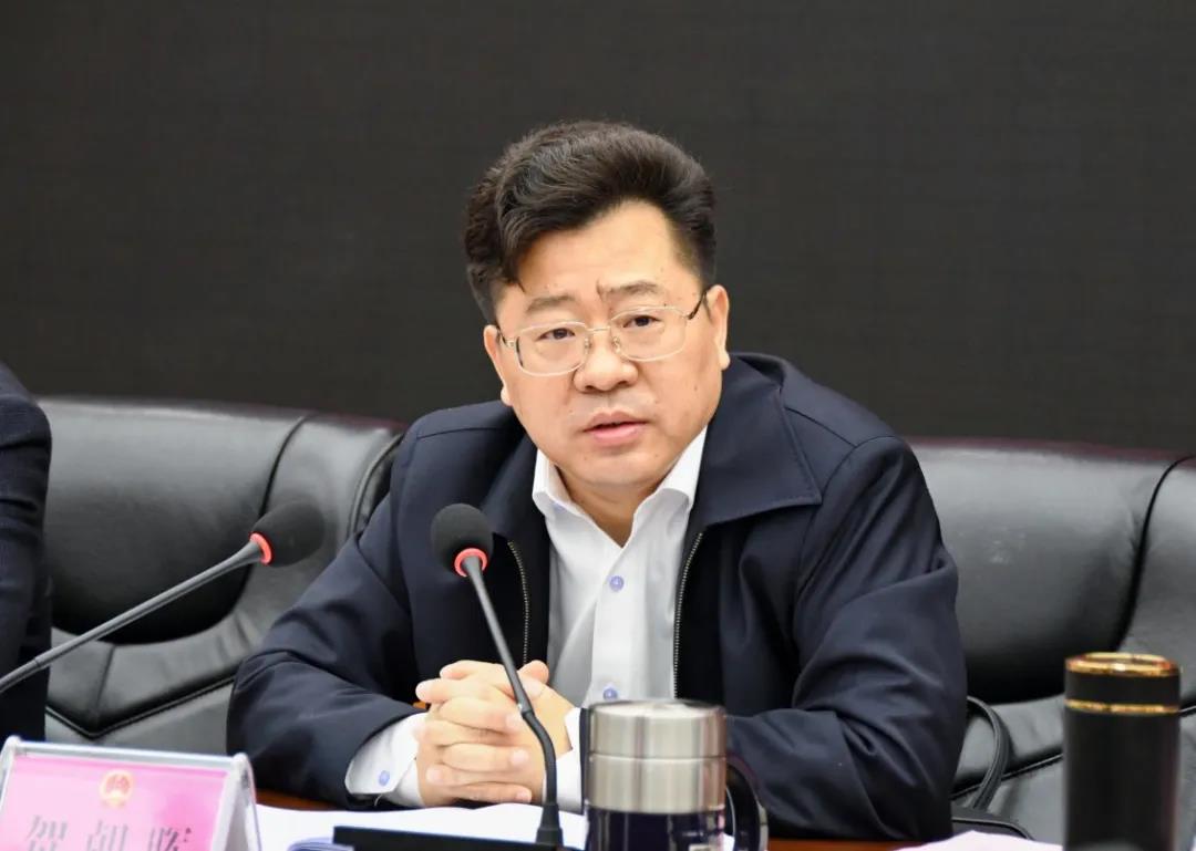 贺朝晖主持召开新邵县人民政府2022年第1次常务会议暨第1次党组(扩大)会议(图2)