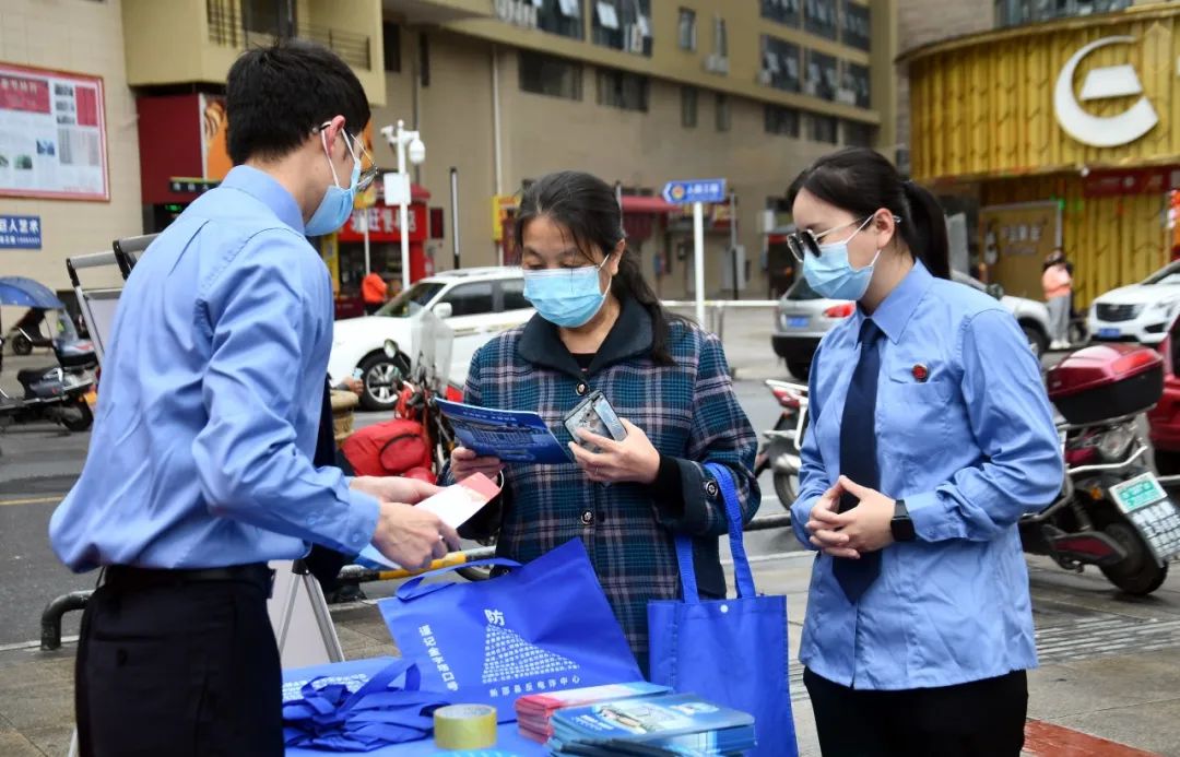 新邵开展《反有组织犯罪法》暨打击整治养老诈骗专项行动主题宣传(图2)