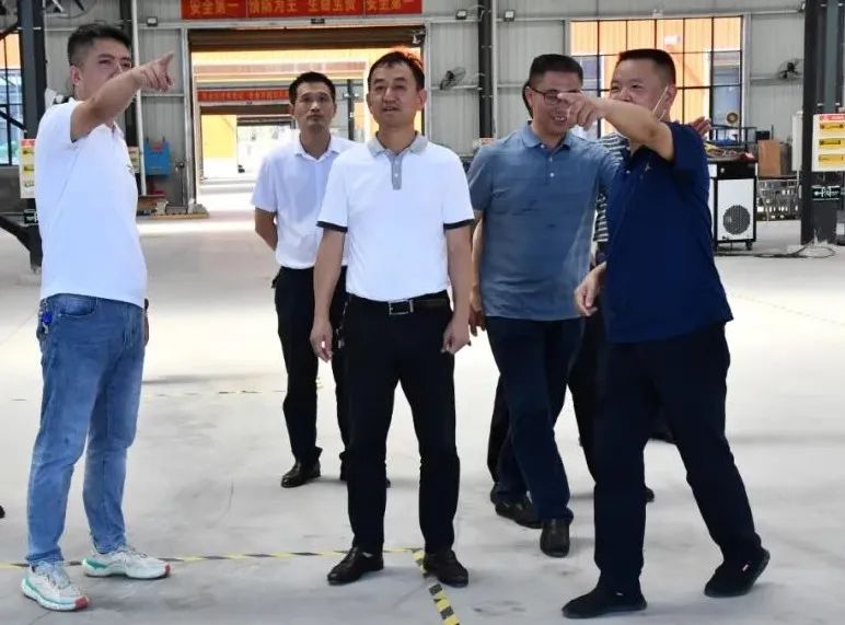为企业排忧解难，陈历贤到新邵经开区调研(图2)