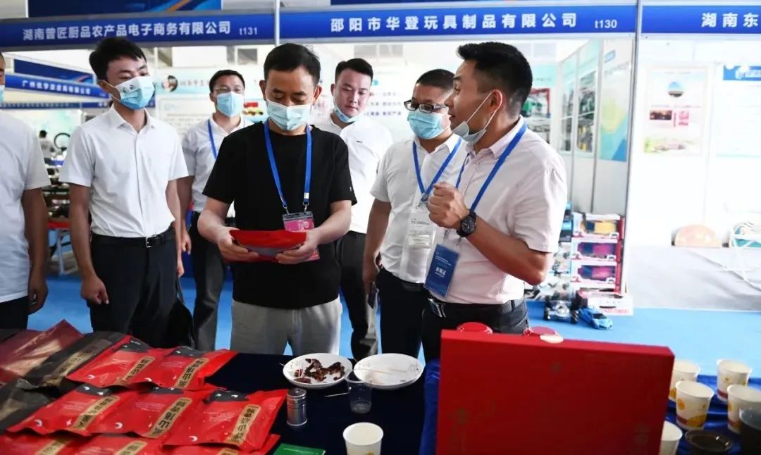 陈历贤到“投洽会”“交易会”新邵展团巡展指导(图2)