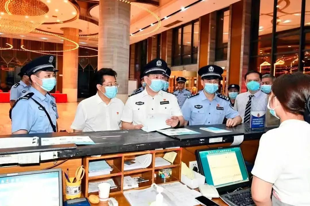 新邵公安开展治安巡查宣防集中统一行动(图2)
