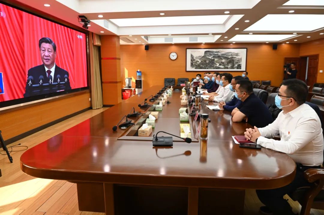 新邵县干群集中收看中国共产党第二十次全国代表大会开幕会(图1)