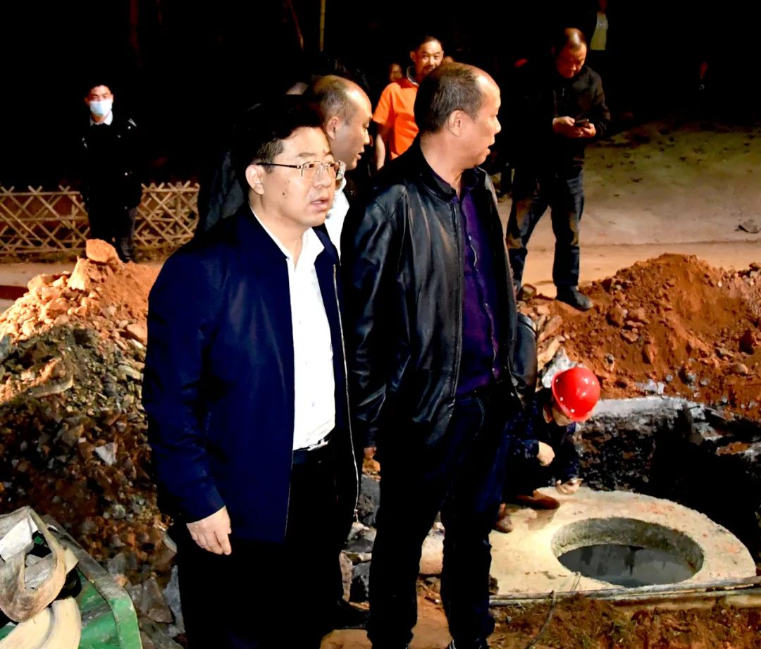 贺朝晖再次督导乡镇污水处理厂项目建设(图3)