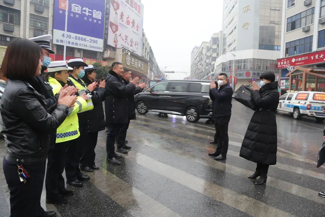 王智刚看望慰问春节期间坚守岗位的一线干部职工(图3)