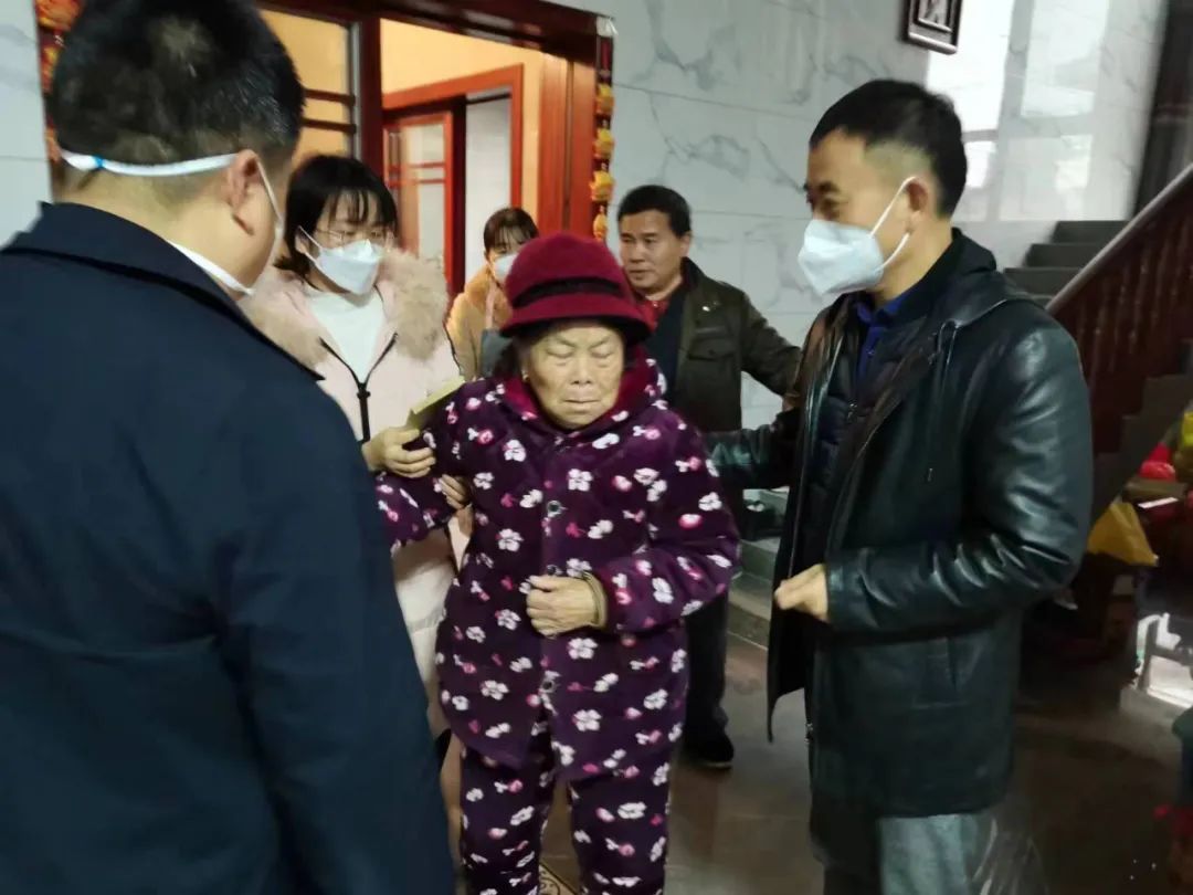 陈历贤走访慰问优秀“兵支书”和离世老复员军人家属(图2)