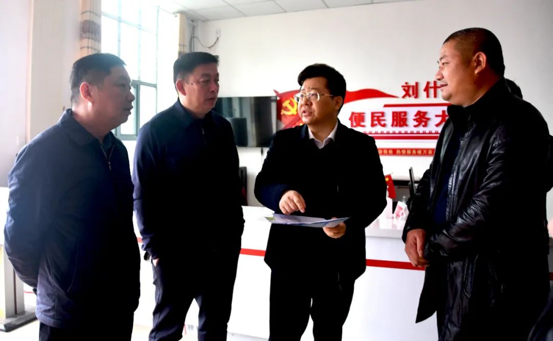 贺朝晖到陈家坊镇调研指导当前重点工作(图3)