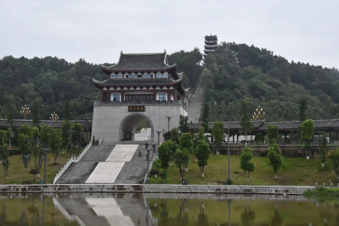 人民日报刊发新邵作家作品：资江边上有座城(图3)