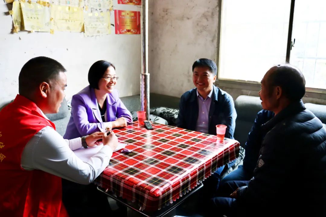 黄海蓉在坪上镇下沉接访并开展走访慰问(图2)