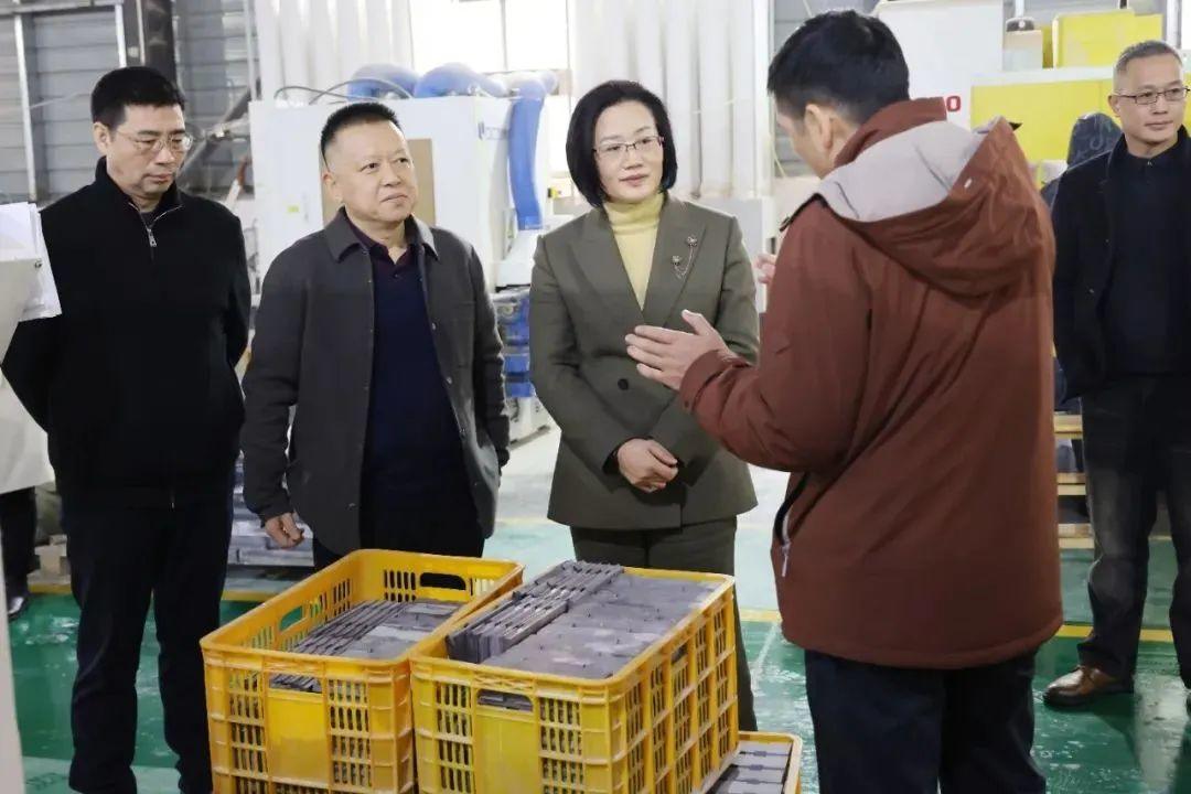 黄海蓉到企业和乡镇开展节后走访慰问活动(图1)