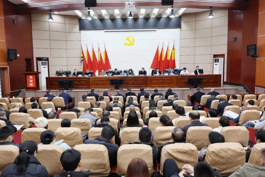 新邵县委常委履行基层党建“一岗双责”述职评议暨乡镇和县直行业系统党（工）委（党组）书记抓基层党建工作述职评议会召开(图1)