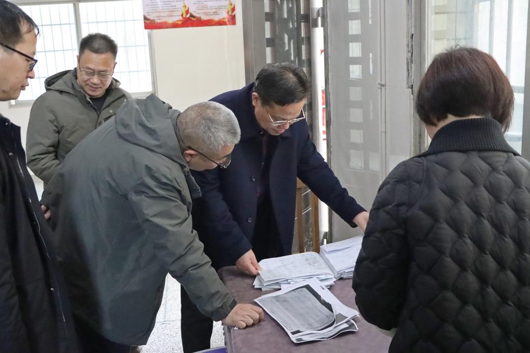 王振波调研教育教学和校园安全工作(图1)