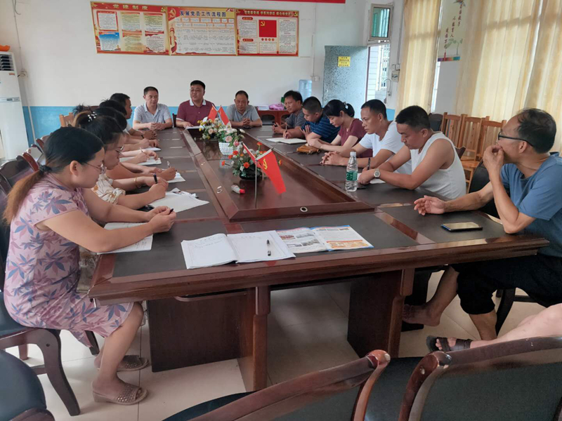 坪上镇教育督管办到学校调研，把脉坪上教育(图1)