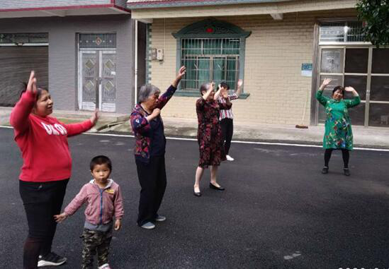 湖南新邵：“舞”出幸福新生活(图3)
