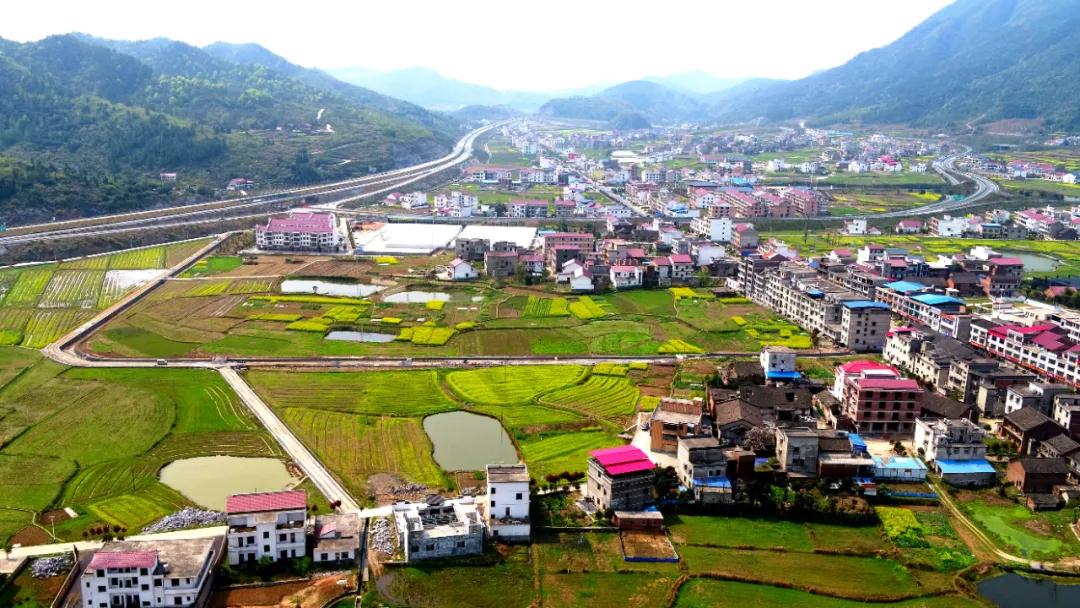 全国精神文明建设表彰大会举行，新邵寸石镇南岳村受到表彰(图1)