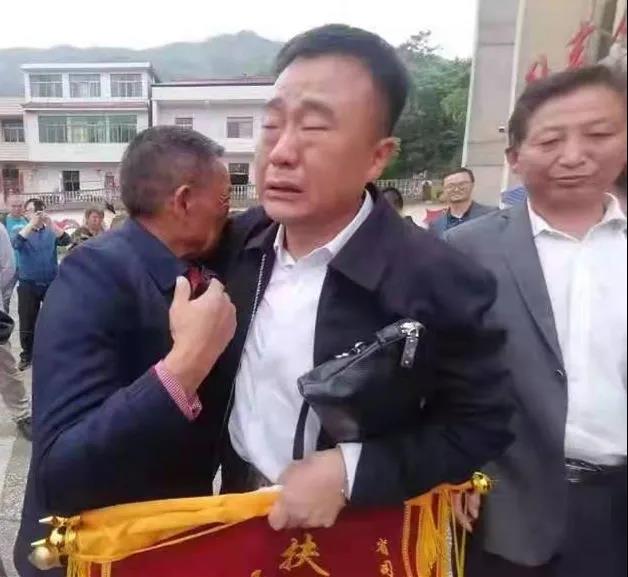 山道弯弯情依依，驻新邵这个工作队撤离场面感人(图1)