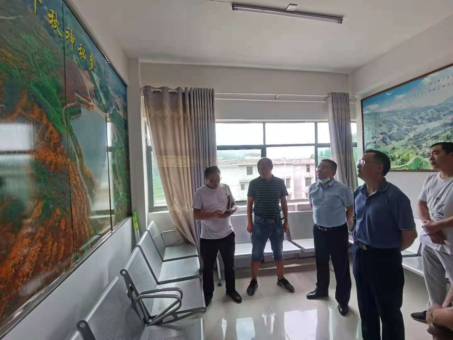 张世杰到龙溪铺镇指导宗教场所改建、水土流失工作(图1)