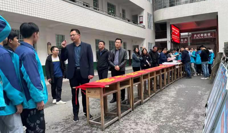 新邵龙溪铺镇开展平安建设宣传教育活动(图1)