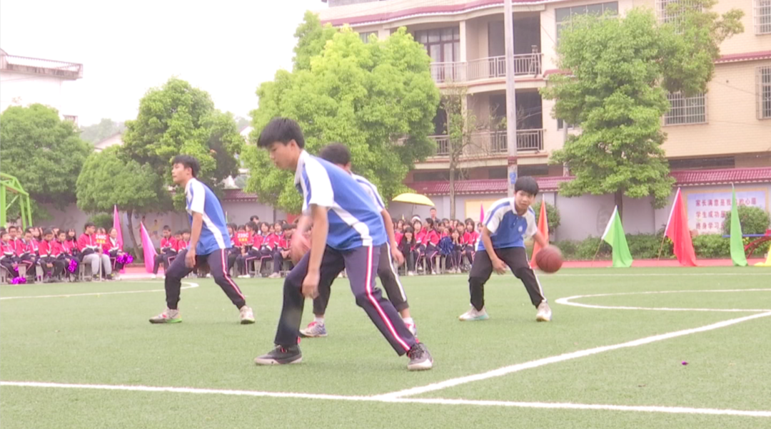 新邵严塘中学举行第一届体艺周活动(图2)